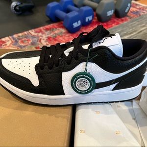 Never worn Jordan 1 Low SE Homage - White Black